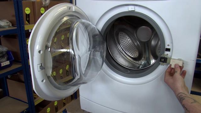 Замена манжеты люка стиральной машины в Алматы
